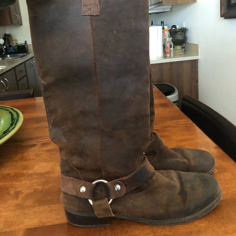 DV western style boots with side buckle.
